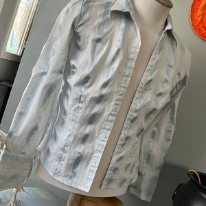 Gloria Vanderbilt dress shirt. Size medium.